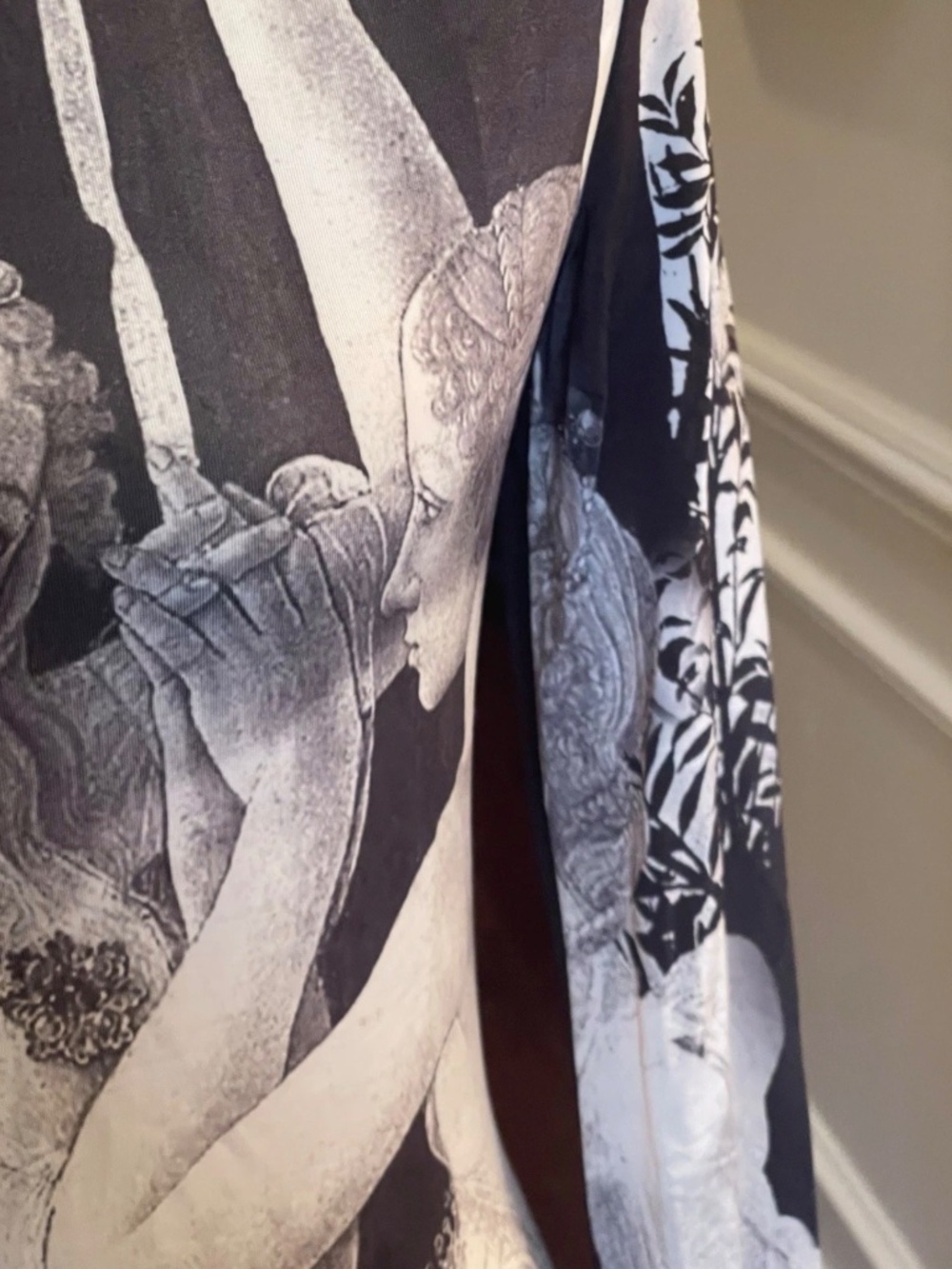 Alice & Olivia Delaina Mock T-neck Renaissance Fresco Body Con Top Size Med NWT - Picture 6 of 14